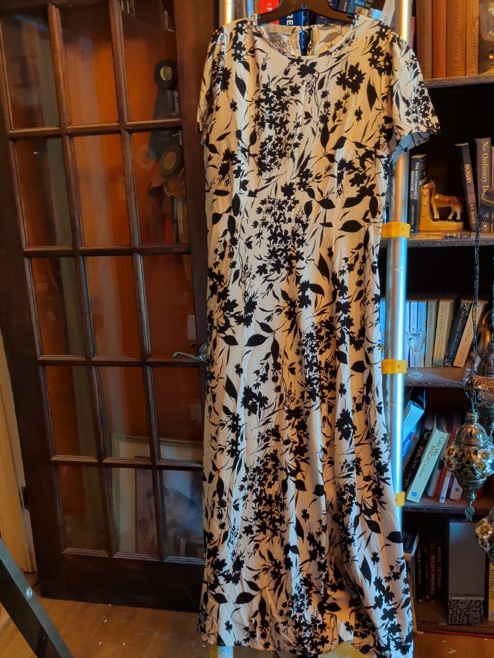 Black Floral Print Cream Maxi Dress — Women's Short Sleeve Maxi